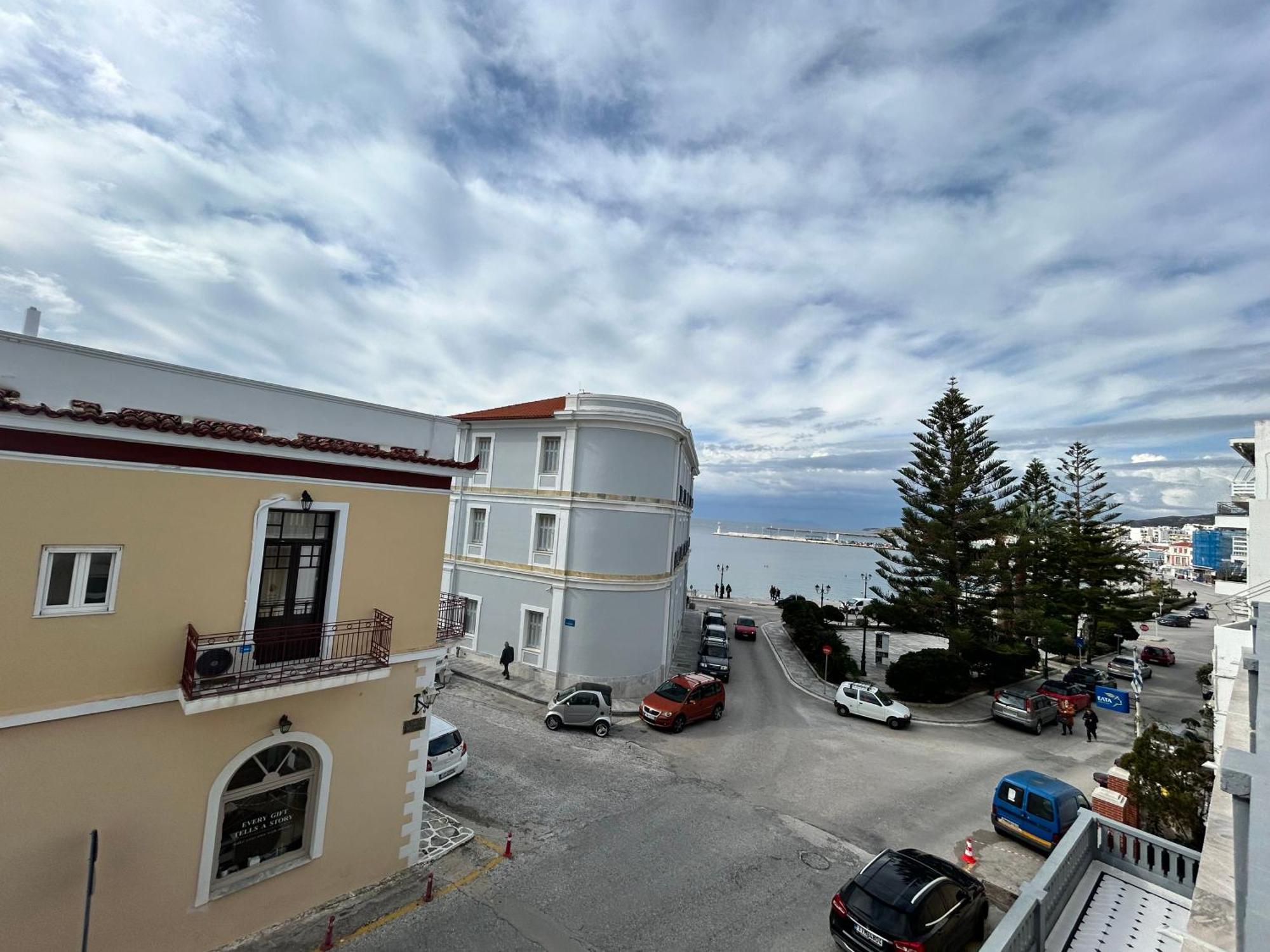 Tinion Urban Hotel